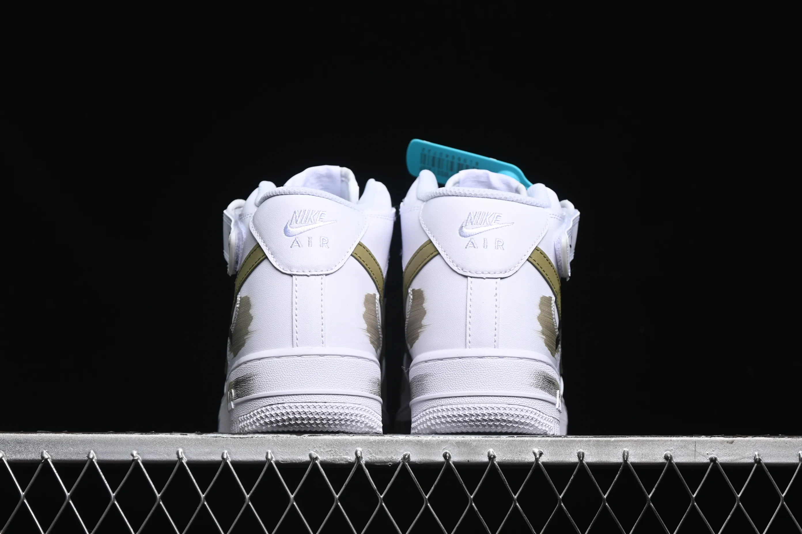 All categories Nk Air Force 1 Air Force series Nk Air Force 1 Mid Air Force mid-top Nk Air Force 1'07 Mid Olive green hand-painted Hand-painted fracture Triple hook shadow Air Force 1 strap mid-top casual sneakers CW2289-111